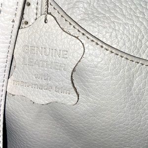 Beautiful white bag!